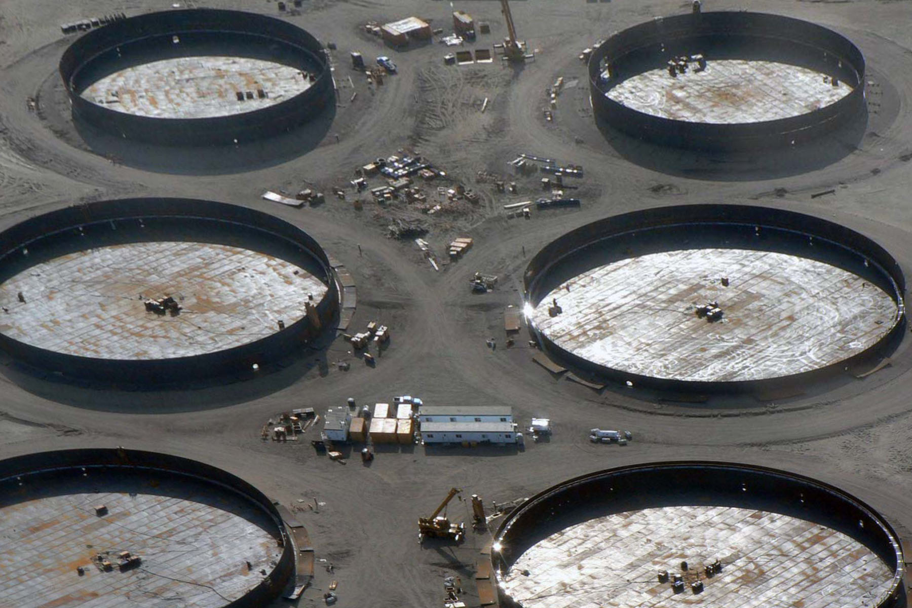 Construction of an industrial tank farm